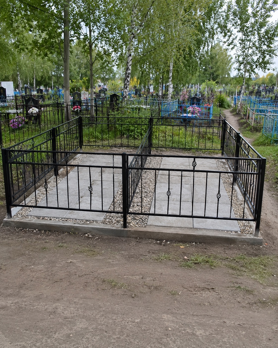 подвійна огорожа на могилу з металу